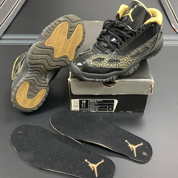 Jordan Shoes - Womens sz10 Mens sz8 vintage A.J 11 retro low black/metallic gold🤭🔥🤭🔥🤭🔥